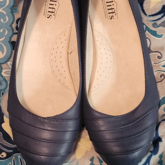 Like NEW! Womens Cliffs by WHITE MOUNTAIN Ballet Flats, Size 8 1/2 W (Navy) - Picture 1 of 5